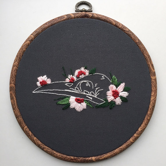 Oeroeboeroe embroidery bird skull with flowers